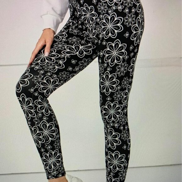 Ladies size XL Black & white design print Leggings - Picture 3 of 10